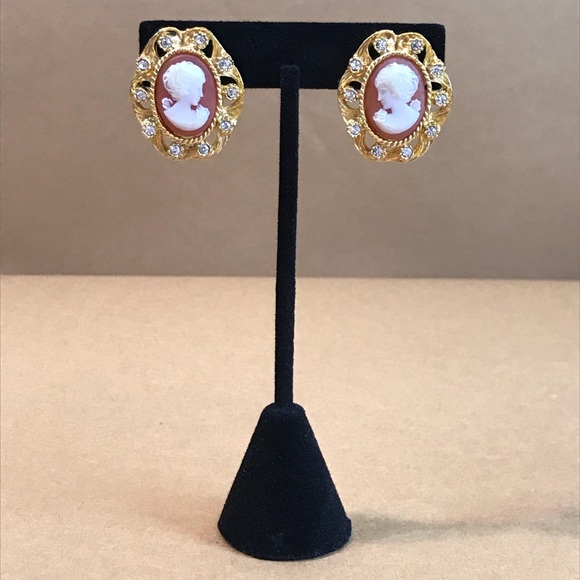 SIGNED R.J Graziano Edwardian Cameo Earrings - Picture 2 of 7